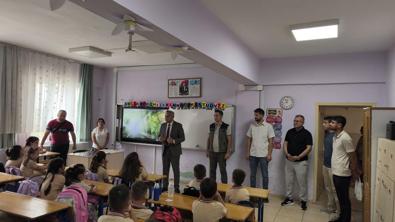 "Her çocuk bir fidan, ilk ders yeşil vatan"