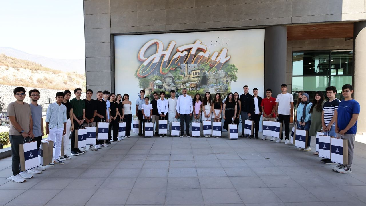 Öntürk’ten Başarılı Öğrencilere Ödül