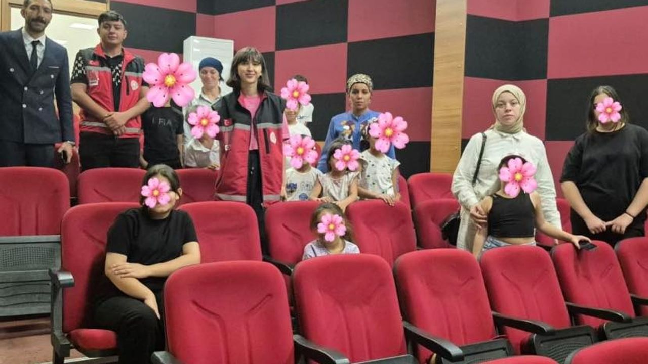 Yetim  Çocuklara Sinema Etkinliği...