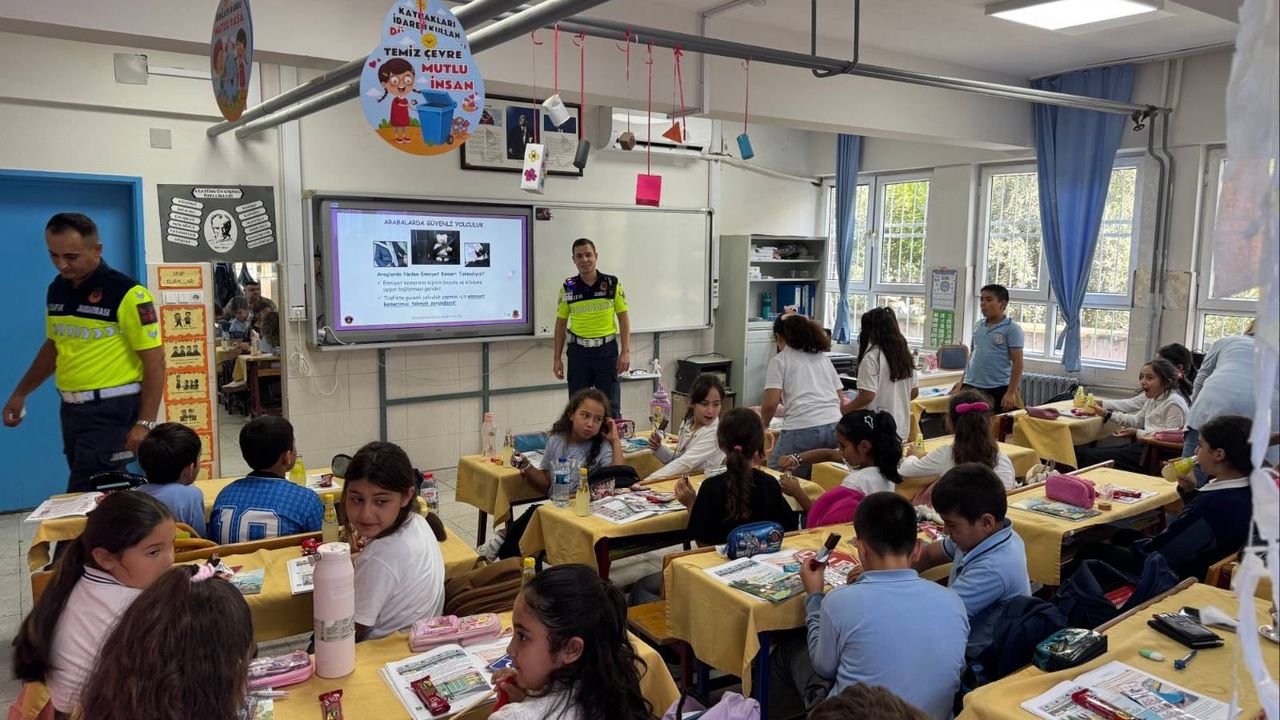 Erzin’de öğrenciye Jandarmadan Trafik Eğitim…