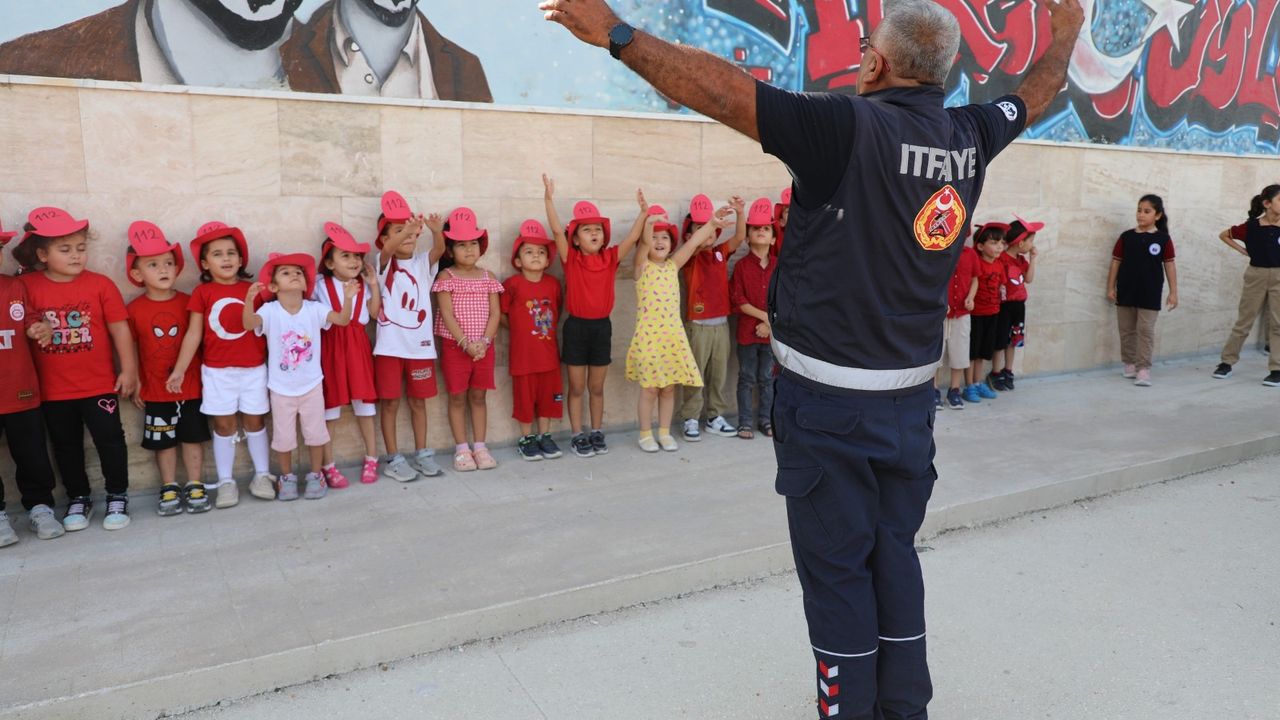 İtfaiyeden minik öğrencilere yangın eğitimi