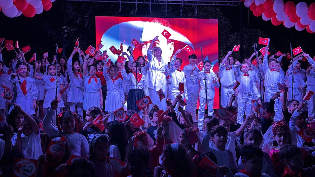 Sümer Okullarında Cumhuriyet Coşkusu