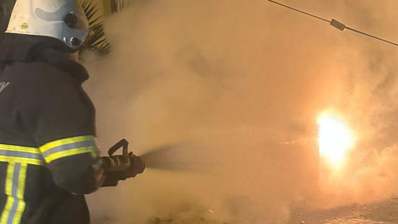 Bahçedeki Otomobil Kül Oldu