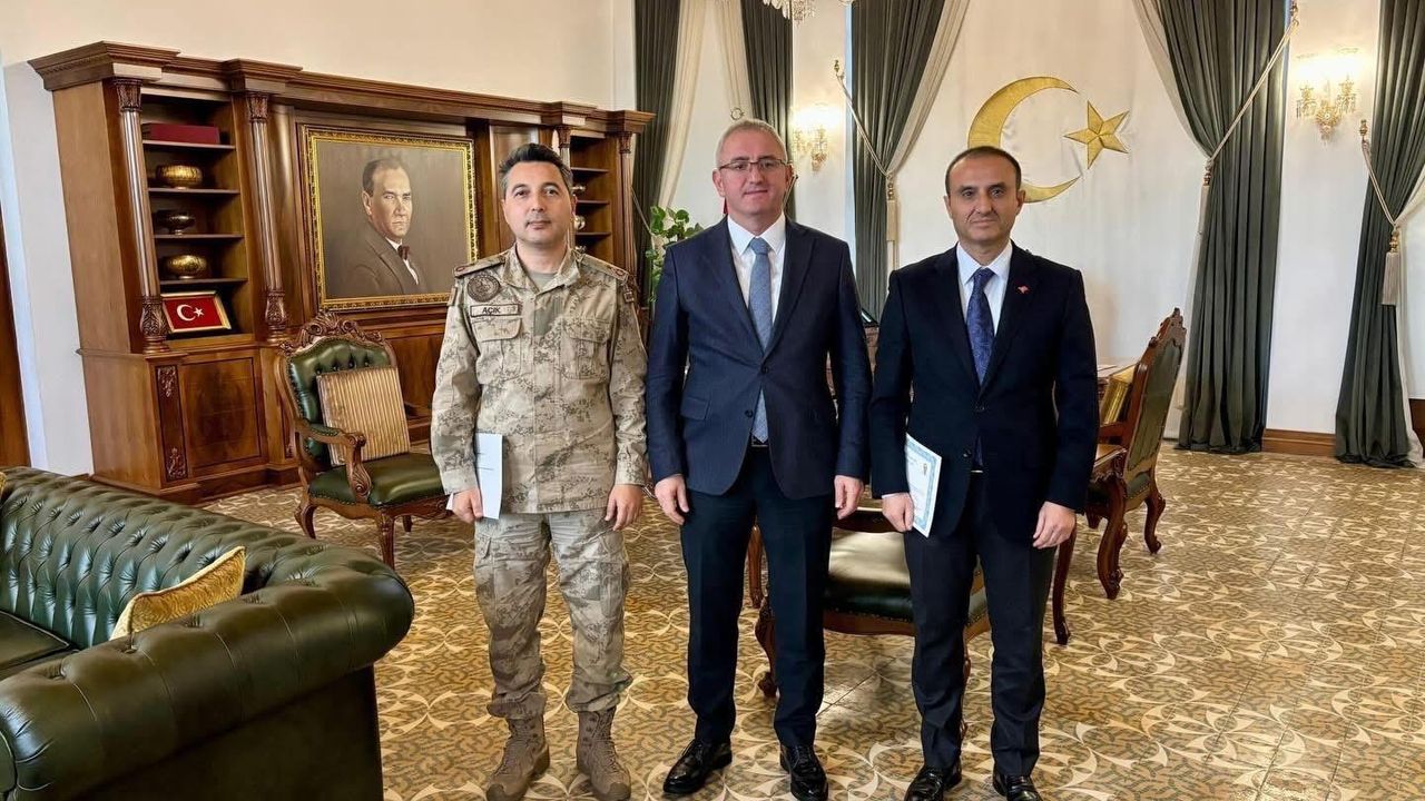 Kaymakamdan Güneş ve Açık’a Başarı Belgesi