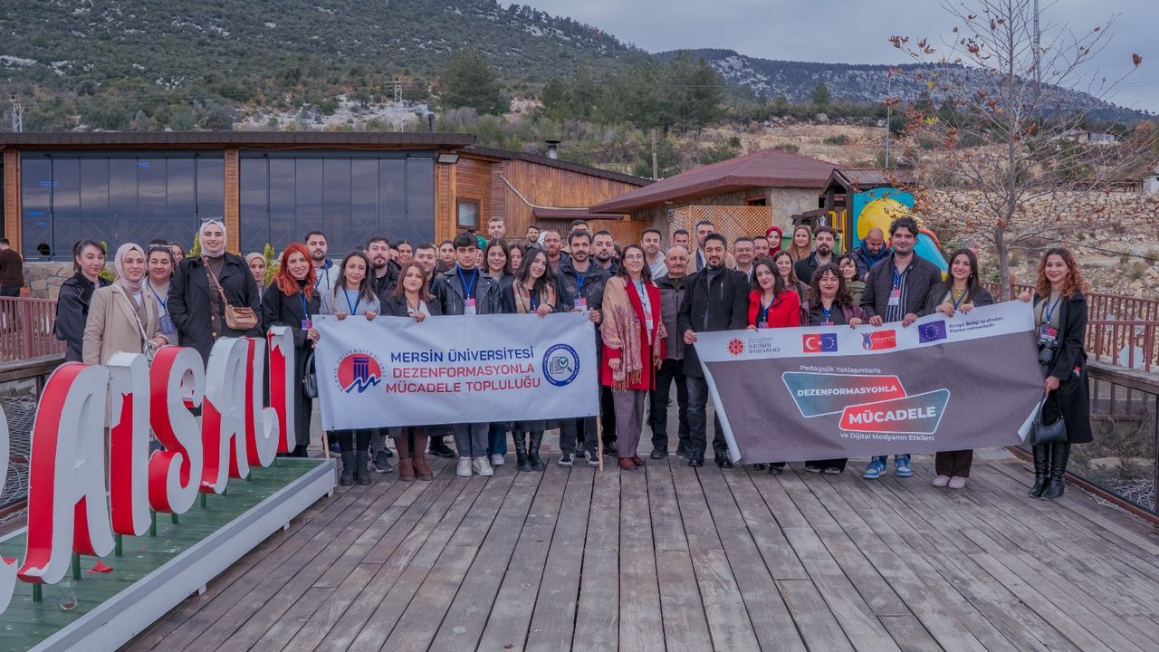 Genç iletişimciler fidan dikti