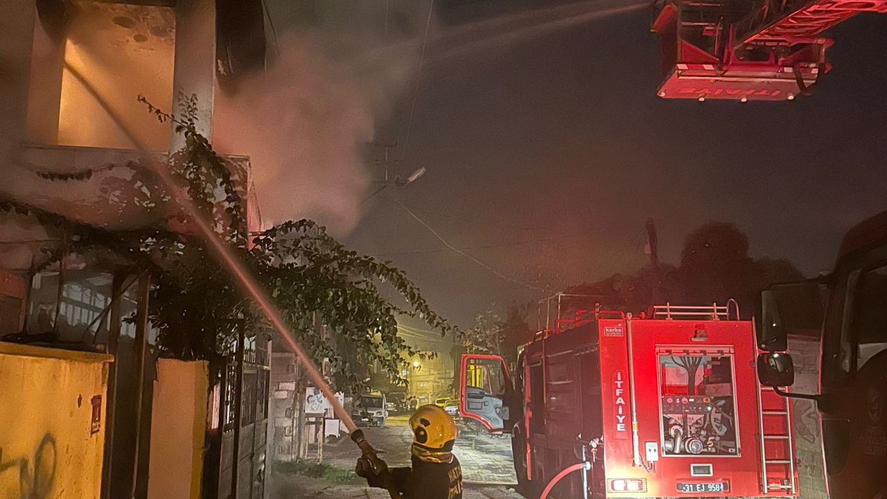 Iki katlı bina da yangın