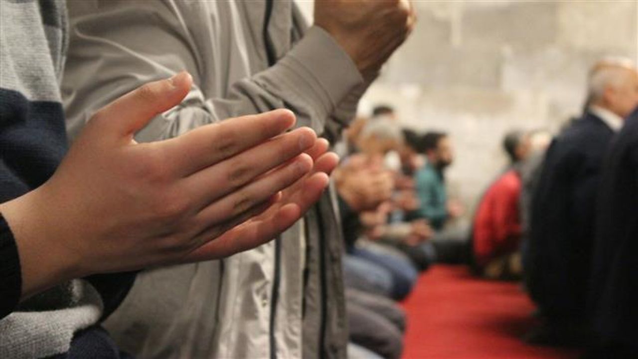 İslam Alemi bu gece Regaip Kandilini idrak ediyor...