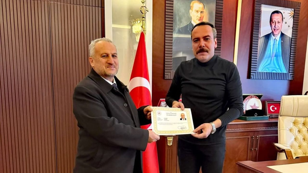 Merkez Camii İmamı Selim Gürz’e Başarı Belgesi