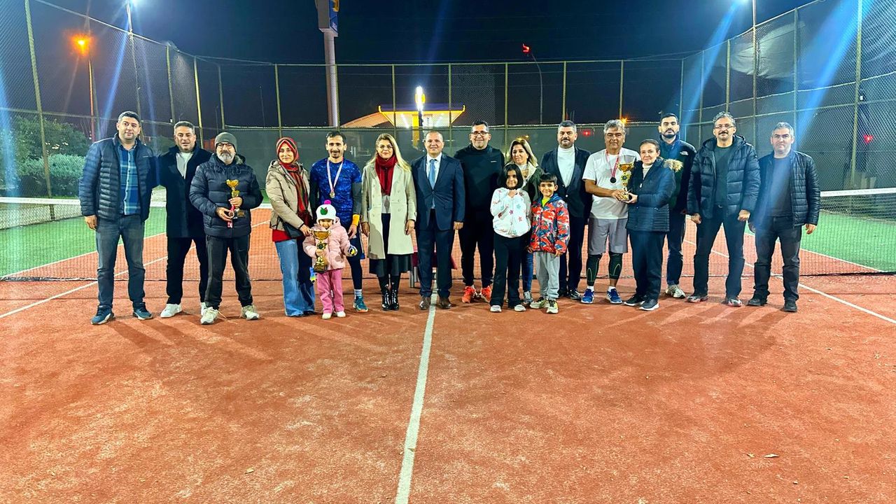 Erzin’de 8 Ocak Tenis Turnuvası Sona Erdi