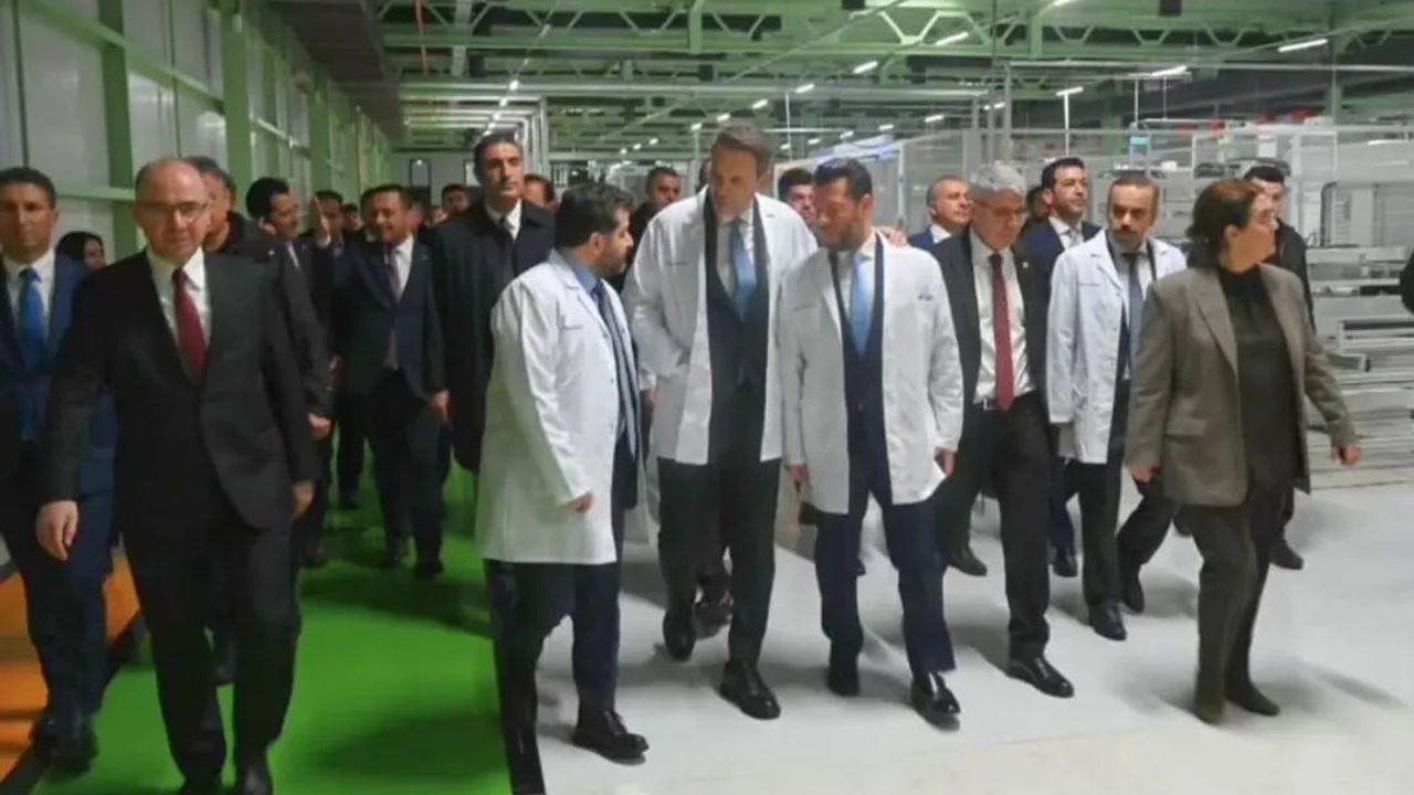 Tosyalı Panel Tesislerini Bakan Bayraktar Gezdi