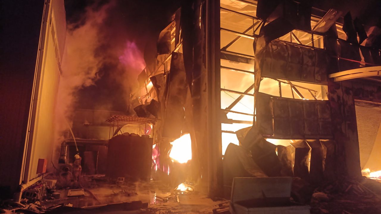 Sünger Deposu Yandı