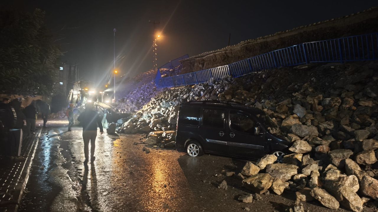 Payas ta istinat duvarı çöktü