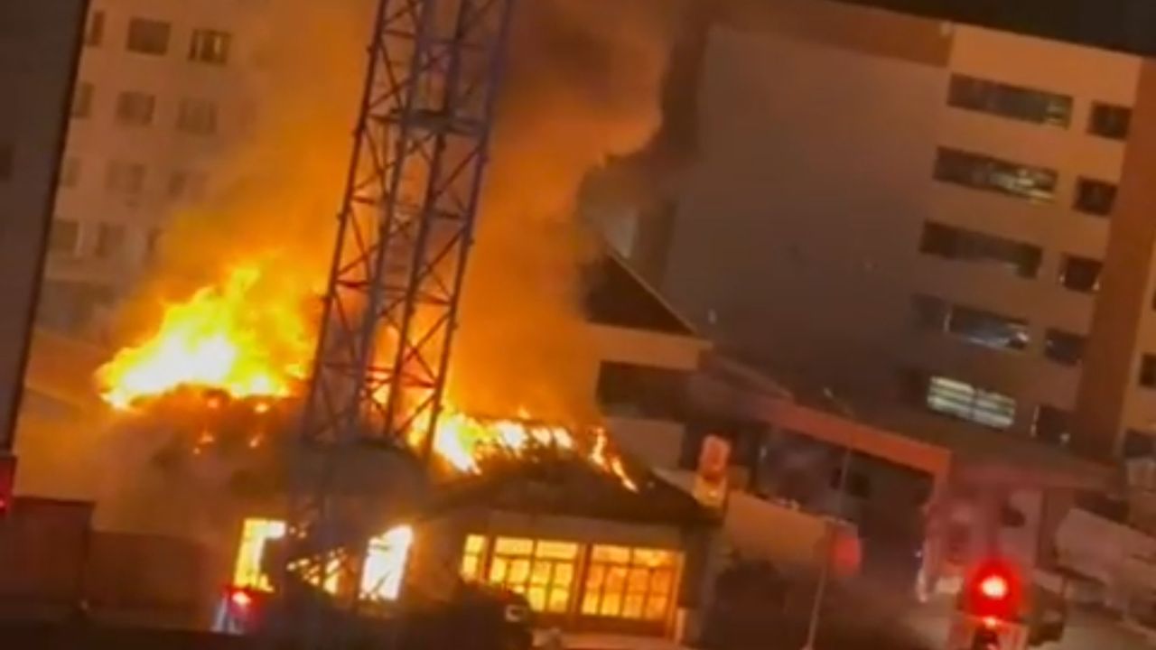 5 Temmuz Caddesinde İşyeri Yanıyor