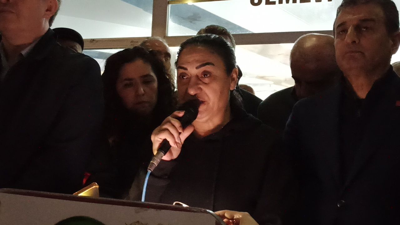 Depremzede Anne Güden, O anları yeniden yaşadı…