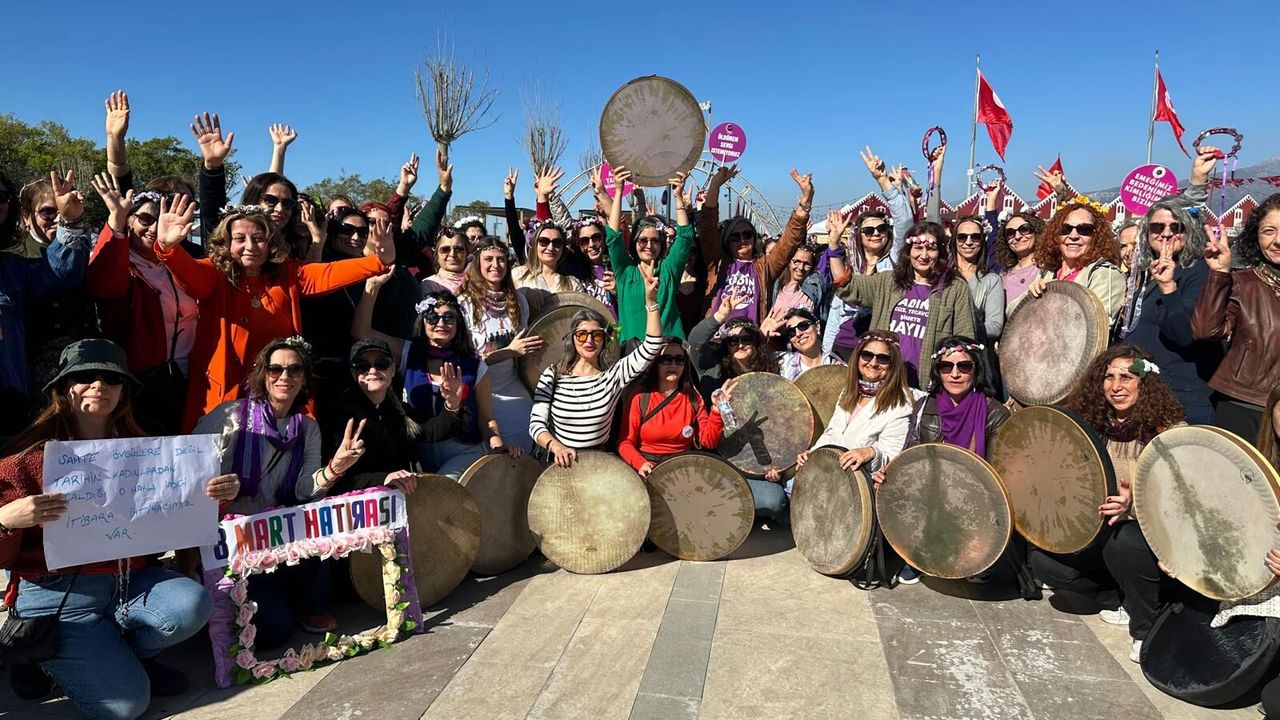 İskenderun’da rengarenk 8 Mart yürüyüşü…