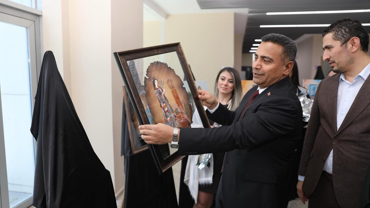 İSTE’de “Zarafetin İzleri: Minyatürde Kadın” Sergisi