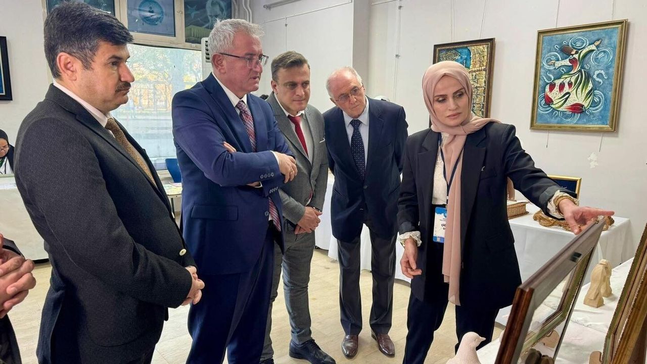 İskenderun’da “Sanatın Diliyle Değerlerimiz” Sergisi Açıldı