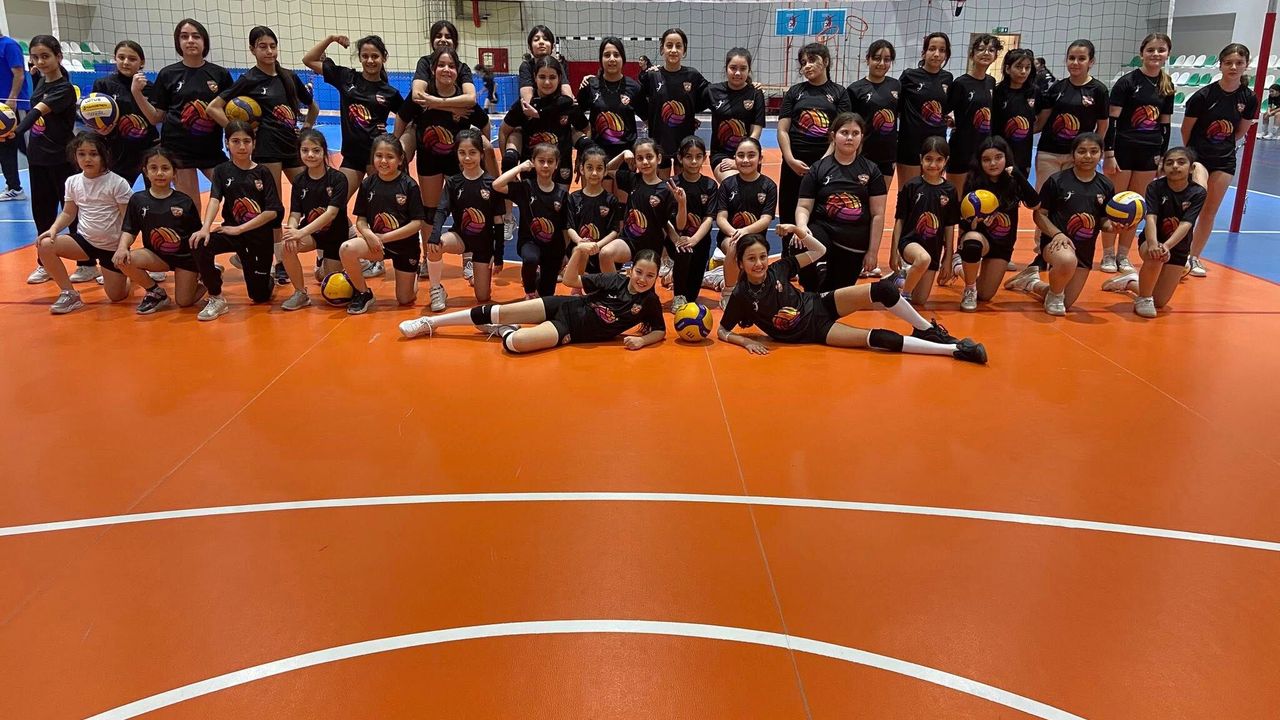 Erzin’de Geleceğin “Filenin Sultanları” Yetişiyor