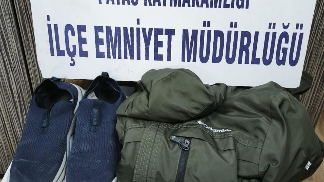 Başına Taşla Vurmuş