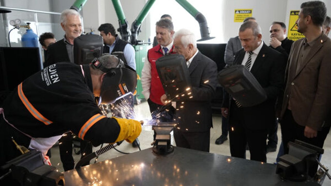 İSTE’de Kaynakçı Meslek Eğitim Programı’nda ilk kaynak yapıldı