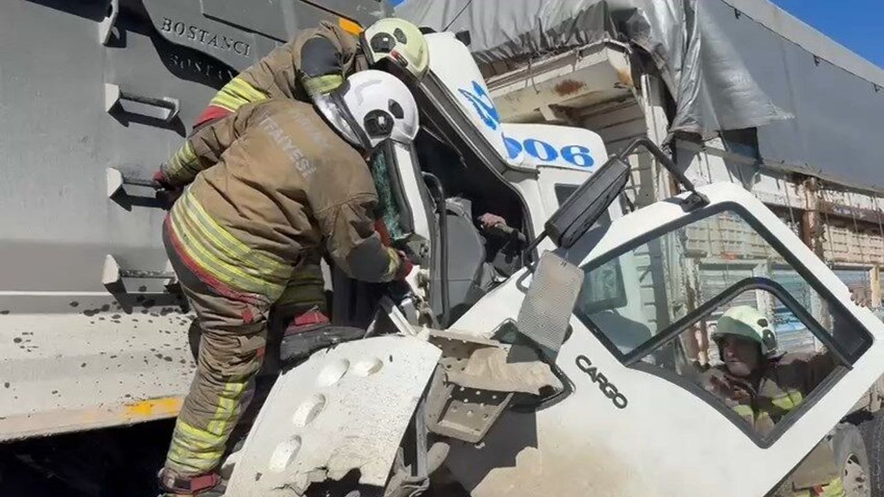 İskenderun’da Otobanda TIR kamyona çarptı…