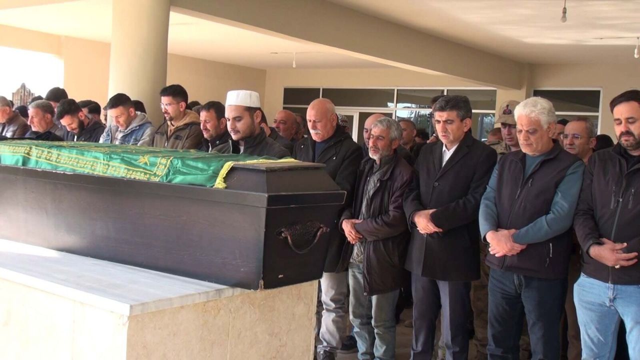 İsrail Füzesi ile vurulan Tır sürücüsü Fırat toprağa verildi