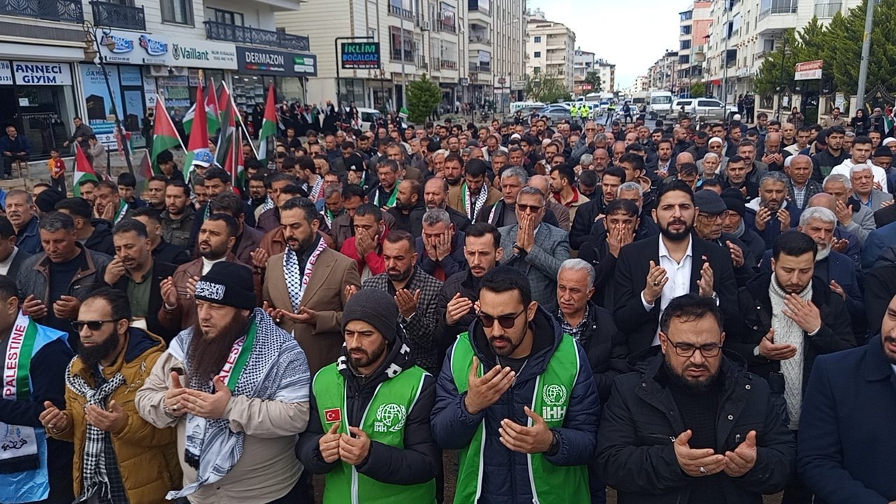 Filistin'de Hayatını Kaybedenler için gıyabı cenaze namazı