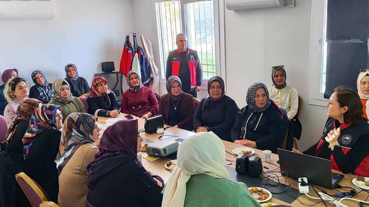 Kadın Çiftçilere Yetiştiricilik Eğitimi Verildi