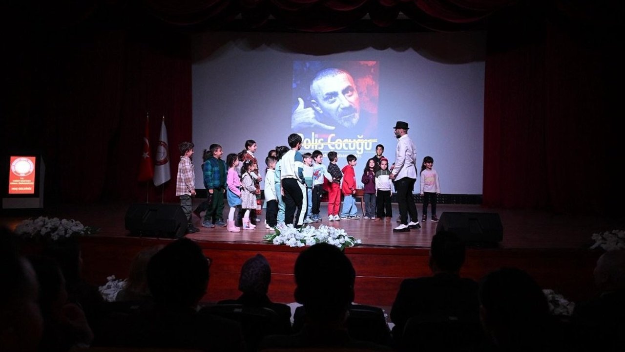 “Polis Çocuğu” Sahnelendi