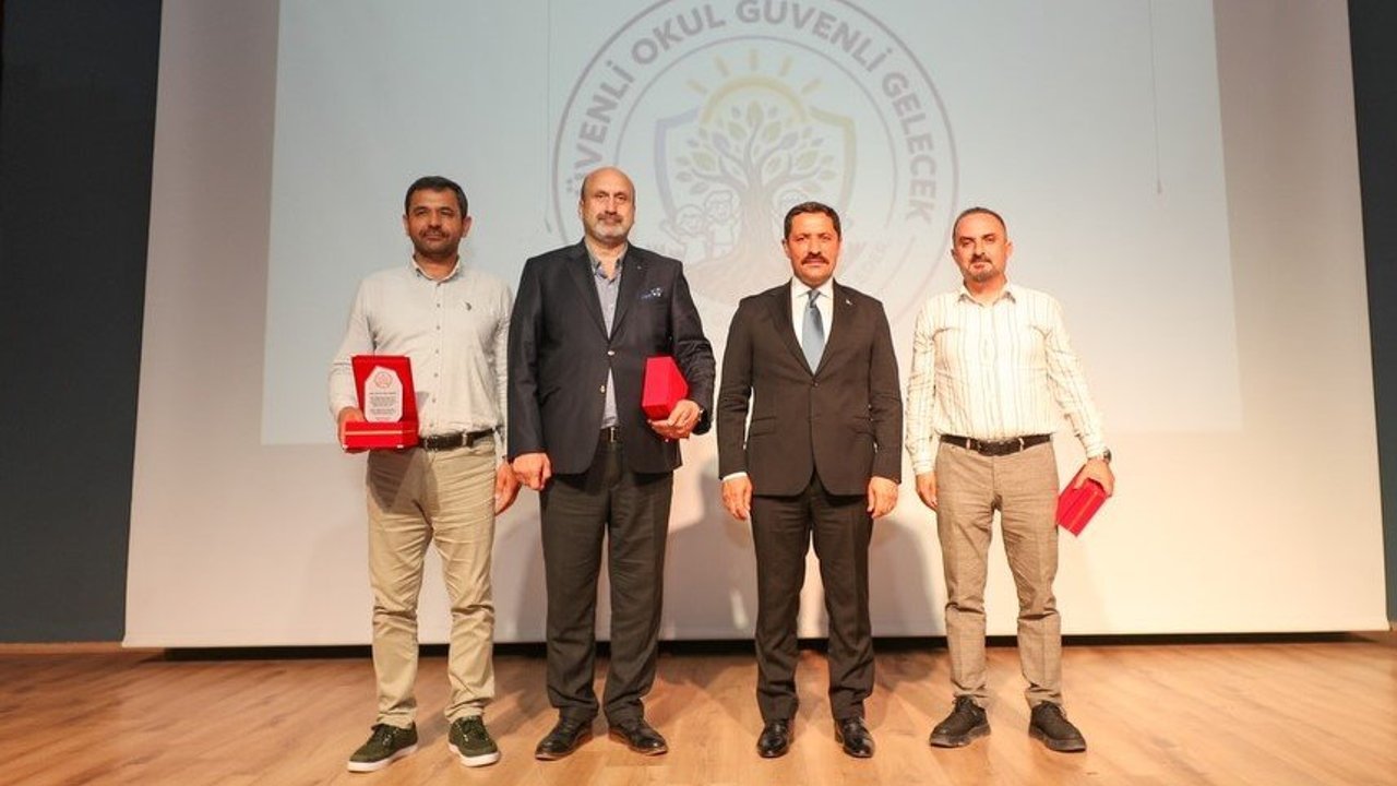 “Güvenli Okul Güvenli Gelecek” Seminerleri…