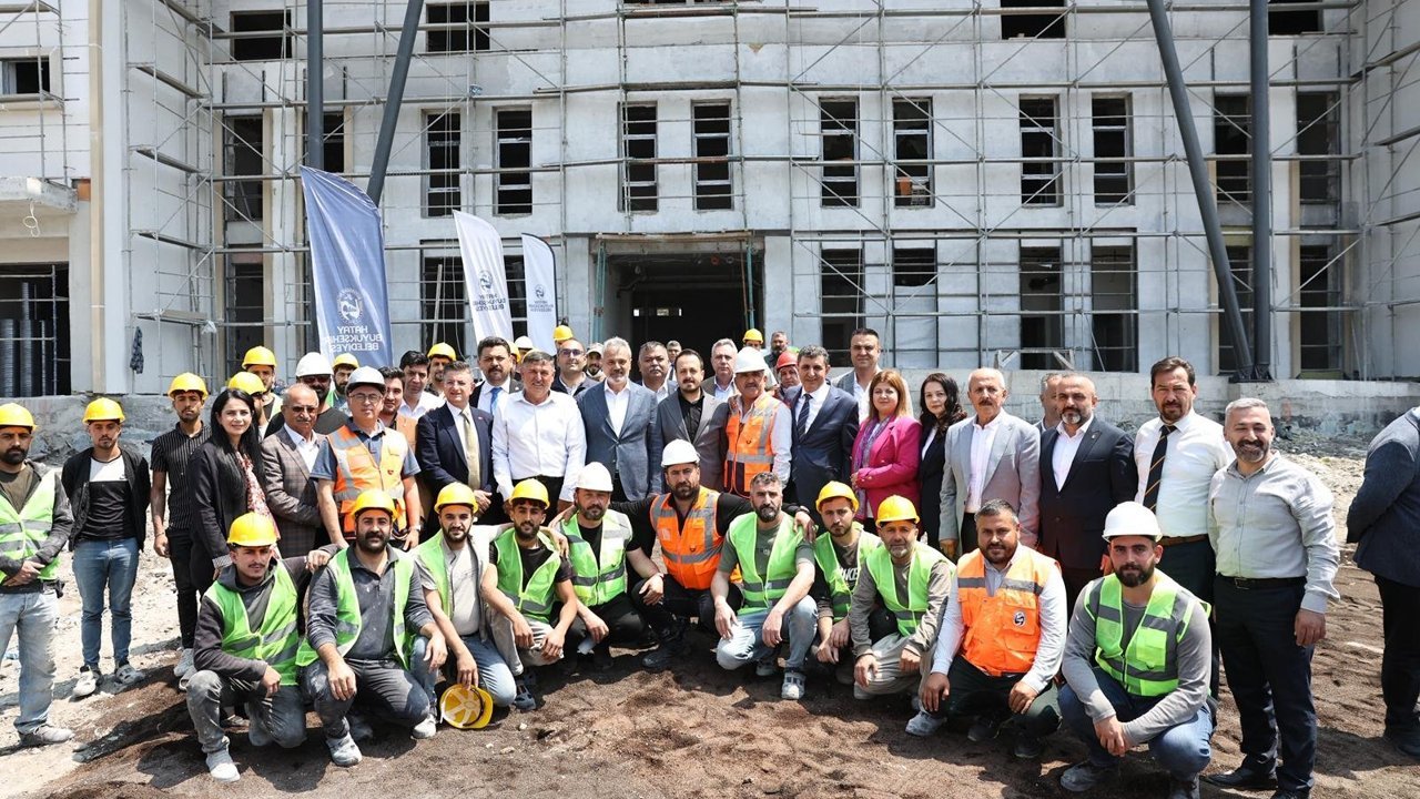 Başkan Öntürk, Dörtyol Spor Salonu İnşaatını İnceledi