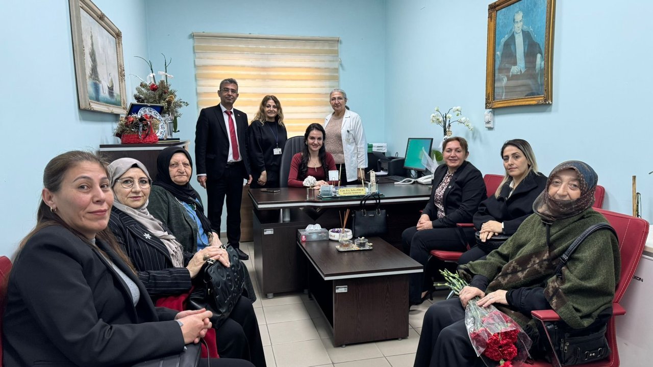 İskenderun KAÇEP’ten Hastaneye Anneler Günü Ziyaret