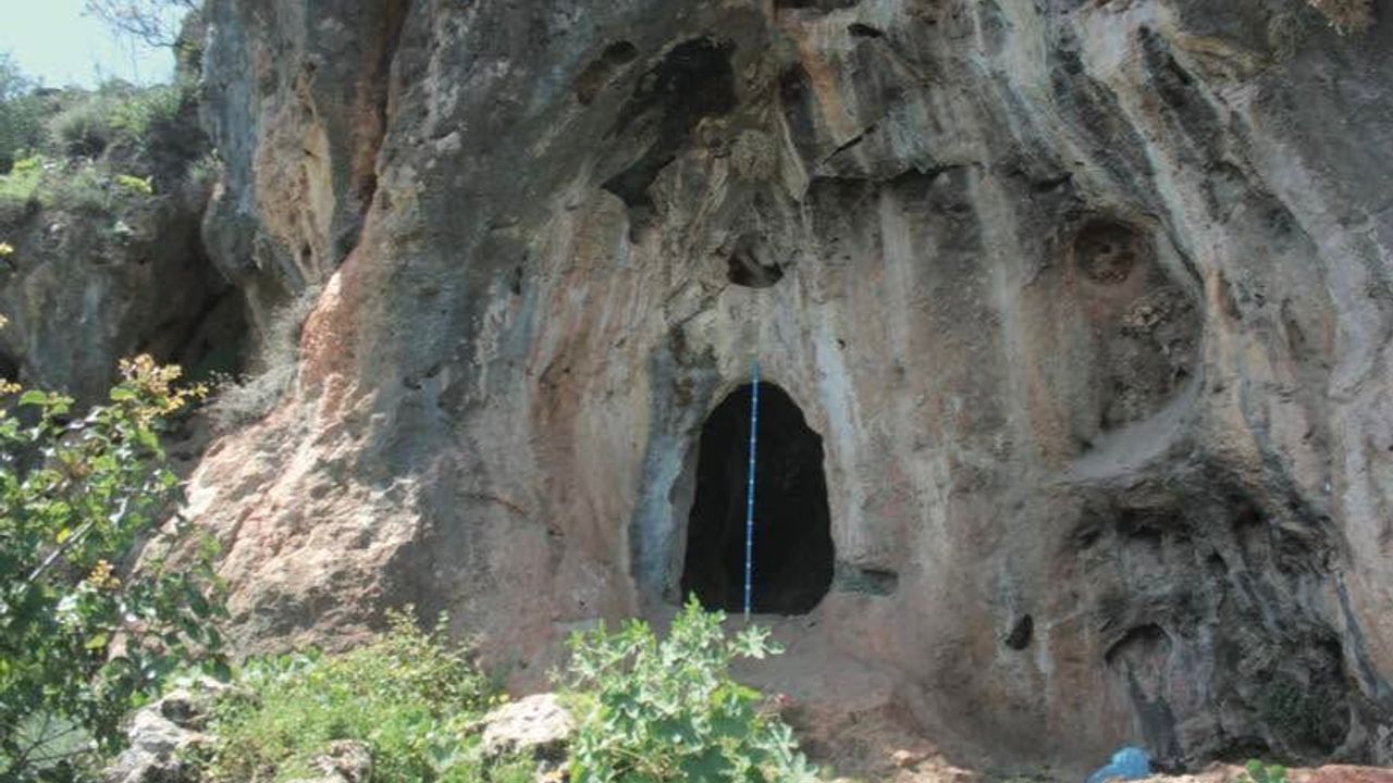 Hassa’daki Kılıçdede Mağarası Tarihin İzlerini Taşıyor…