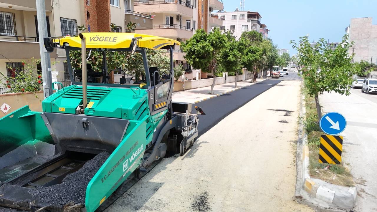 İskenderun'da Asfalt Seferberliği Sürüyor…