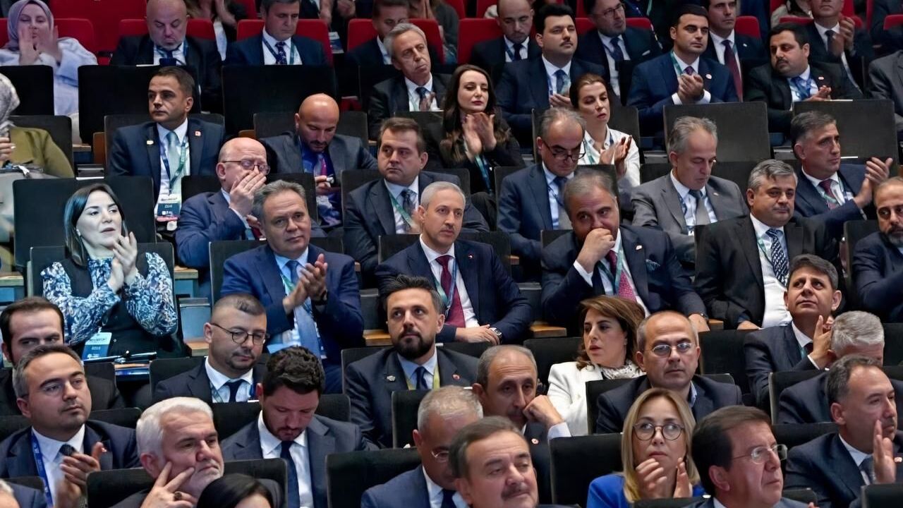 MKÜ Rektörü Eren, 2. İletişim Şurası'nda…