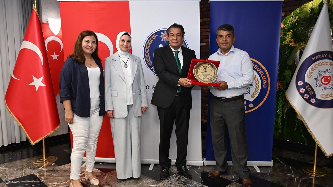 Hatay’da Emekli Olan Polislere Veda Yemeği