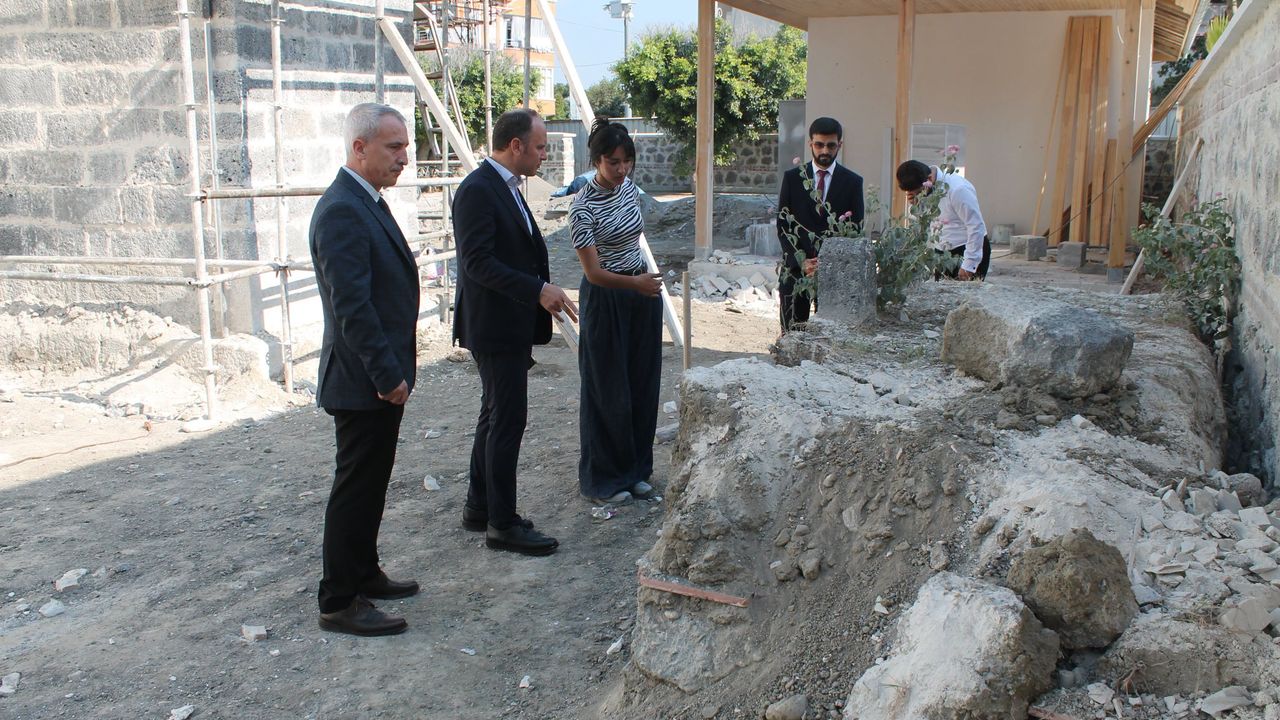 Erzin’de Tarihi Camide Restorasyon…
