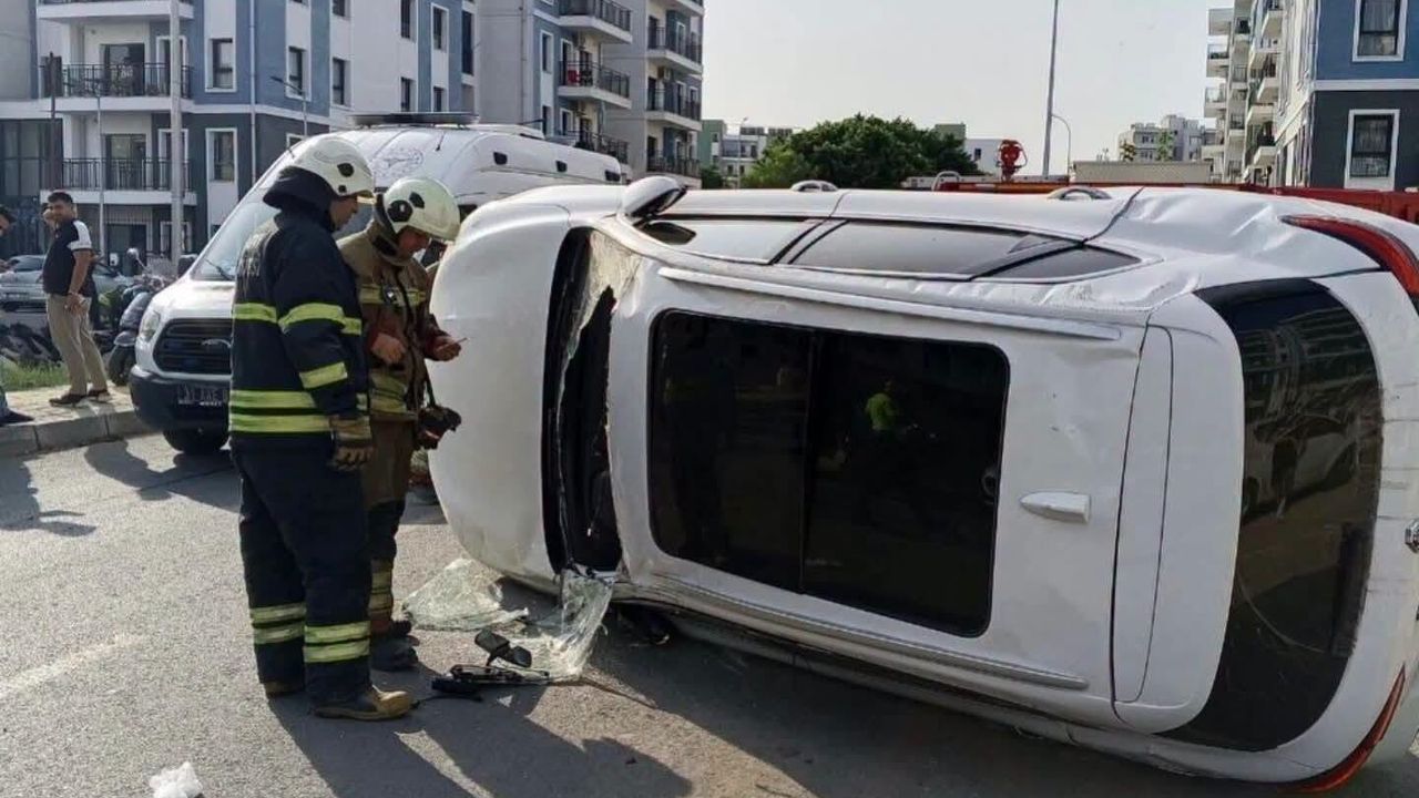 İskenderun'da 2 Araç Kavşakta Çarpıştı!