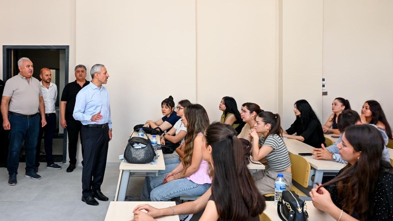 MKÜ Rektörü, Yayladağı MYO’da öğrencilerle buluştu