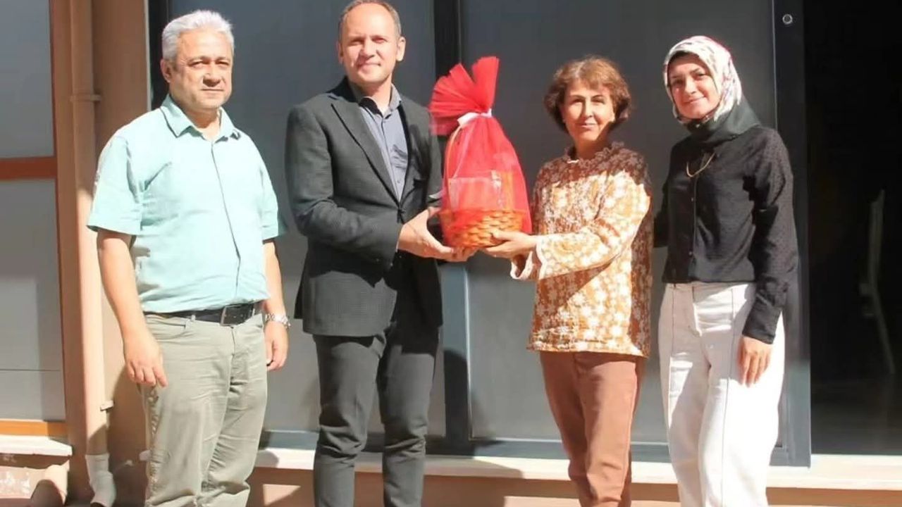 Erzin’in Portakal Çiçeği Kolonyasına Kaymakam Desteği