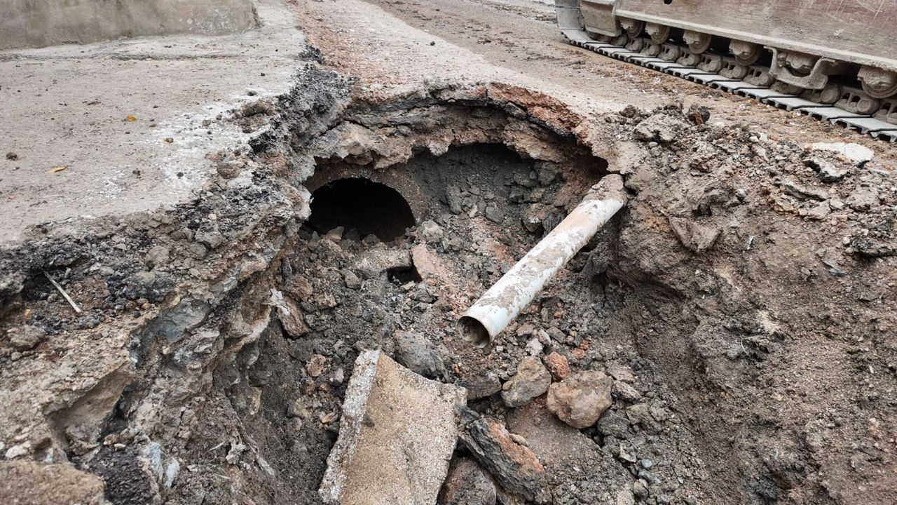 Yayladağı’nda 30 Yıllık Kanalizasyon Hattı Yenileniyor