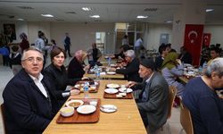Dr. Mehmet Savran orucunu depremzedelerle açtı