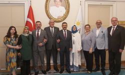 Bursa'nın İYİ Partili vekilleri kayıt yaptırıp rozetlerini taktı
