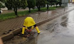 Nevşehir'de etkili olan sağanak yağış ve sonrasında belediye ekipleri yoğun bir çalışma yürüttü