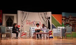 Selçuklu Belediyesi Sanat Akademisi'nde tiyatro eğitimi alan öğrencilerin  sahneye aktardıkları  "Paldır Güldür Şov" isimli tiyatro gösterisi bir kez daha izleyicilerden büyük beğeni aldı