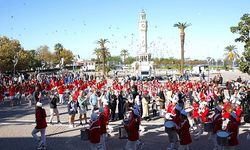 İzmir'de Cumhuriyet Bayramı Coşkusu: Bando Takımları Geçit Töreni