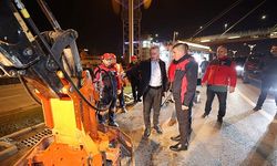 Büyükşehir'de yeni yıl gecesi de yol bakım hizmeti devam etti