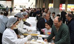 Başkan Aydın bin kişiyle aynı anda iftar verdi 