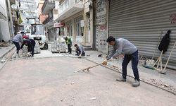 Bayraklı'da yol yenileme ve üst geçit çalışmaları sürüyor 