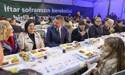 Buca Belediyesi’nin iftar çadırına yoğun ilgi  